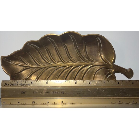 Vintage Solid heavy Brass Leaf Dish Mid Century Modern Catch all Tray, 9" x 5". - Picture 5 of 8
